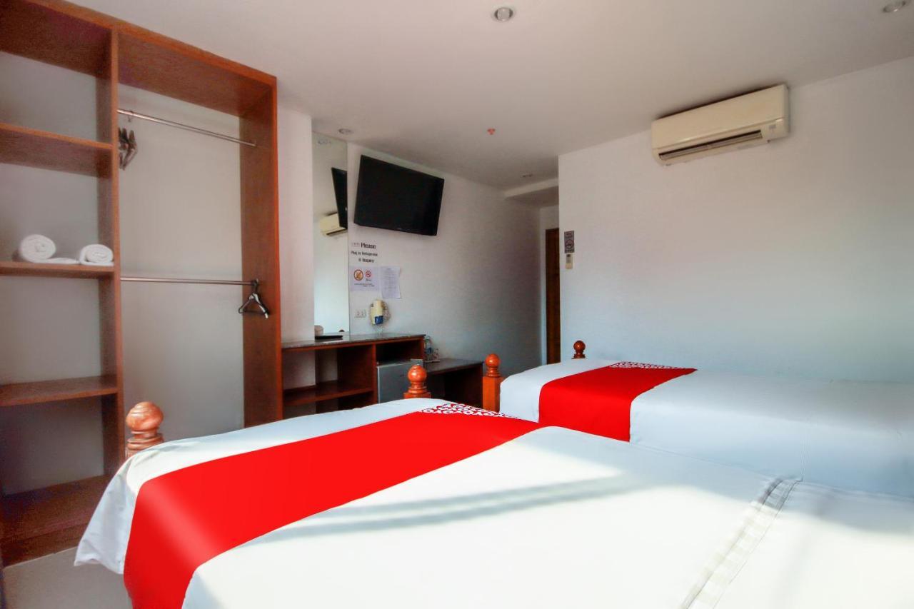 Oyo 861 Patong Dynasty Hotel Exterior foto